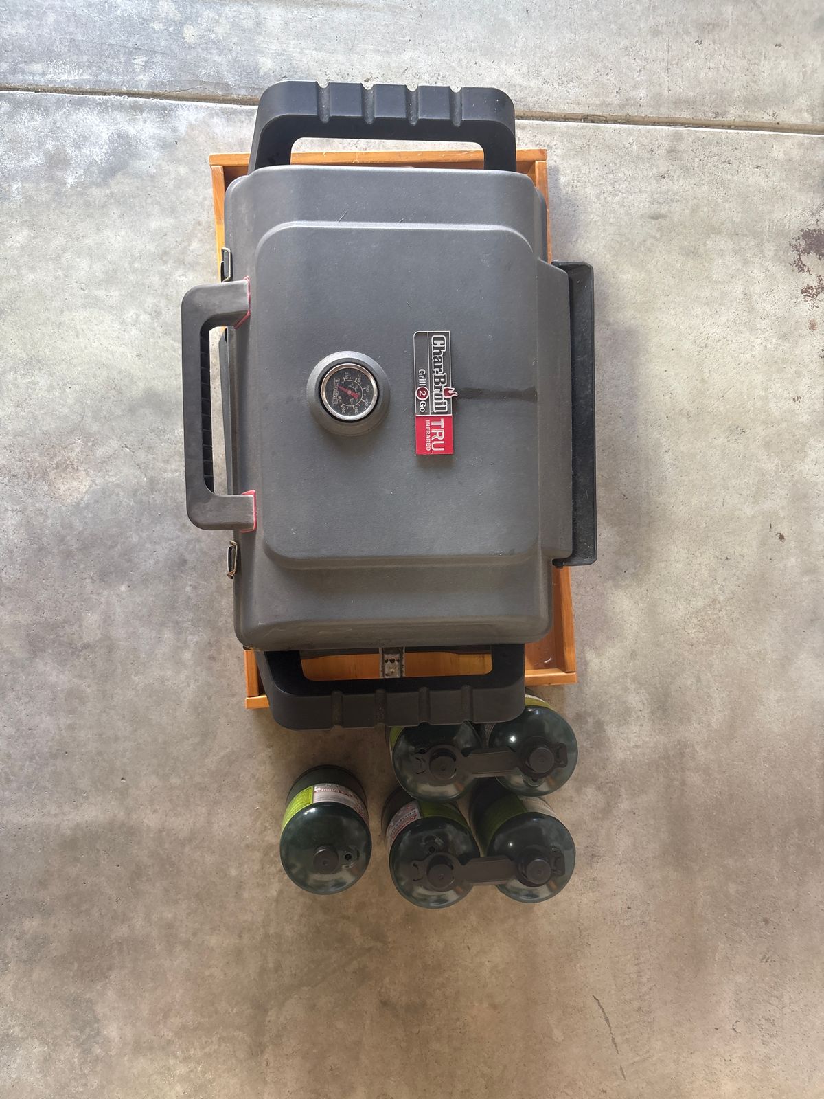 Char-Broil Grill2Go TRU Infrared Portable Grill with propane tanks